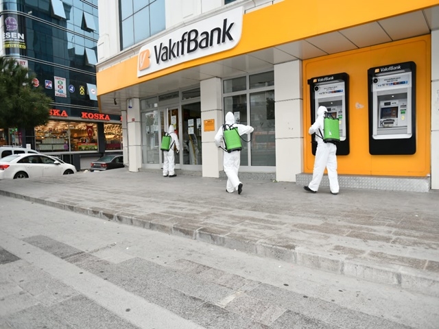 Esenyurt’ta Bankalar Dezenfekte Ediliyor