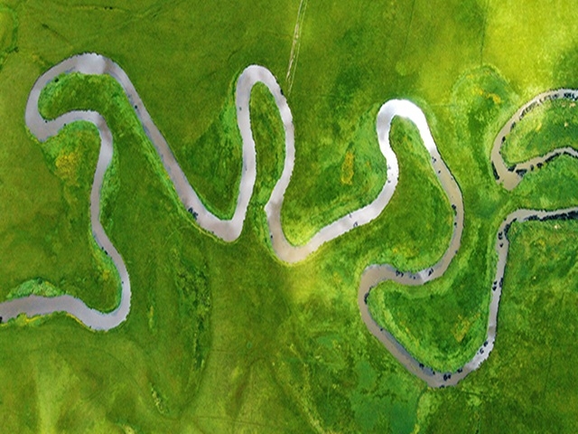 Ardahan’da Kura Nehri'nin oluşturduğu menderesler mest ediyor