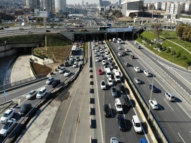 İstanbul'da trafik yoğunluğu başladı!