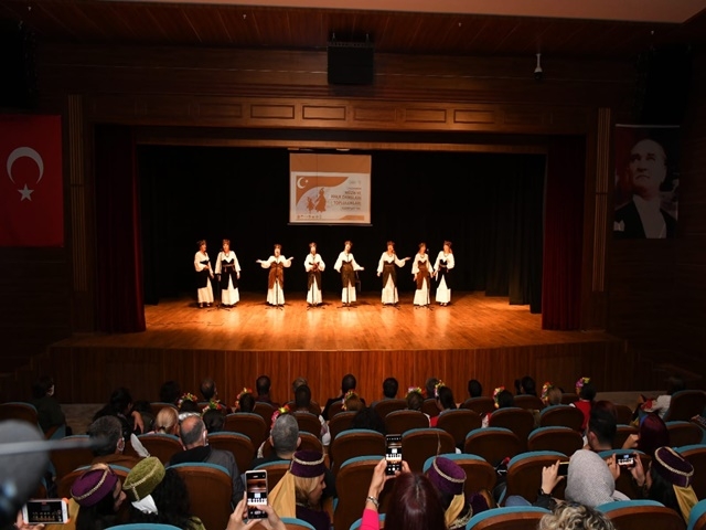 Esenyurt'ta Uluslararası Müzik ve Halk Dansları, büyük ilgiyle izlendi