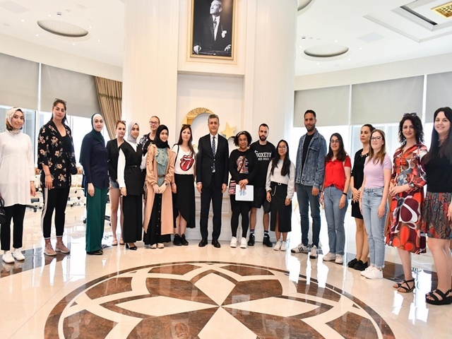 Erasmuslu öğrenciler Başkan Bozkurt’u ziyaret etti