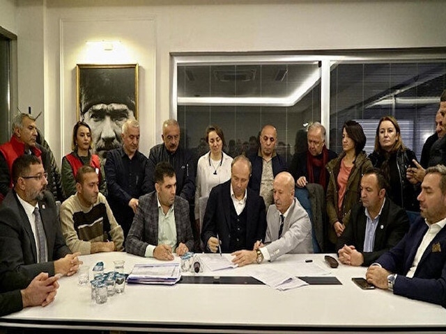 Avcılar Belediyesi'nde sözleşme imzalandı: Kazanan işçiler oldu!