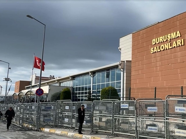 Esenyurt Belediyesi çalışanları tahliye edildi
