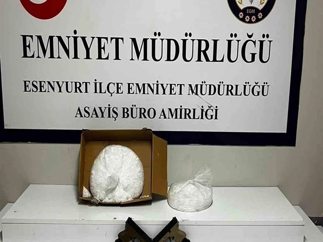 Esenyurt'ta Dev Uyuşturucu Operasyonu: 5 Kilo Metamfetamin ve Silahlar Ele Geçirildi