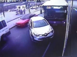Esenyurt'ta 2 İETT Otobüsü Kaza Yaptı