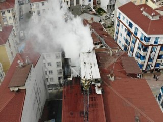 Esenyurt'ta korkutan çatı yangını