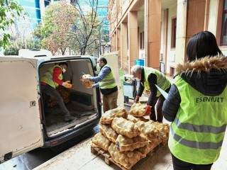 Esenyurt Belediyesi ücretsiz patates dağıtımına başladı