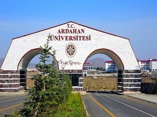 Ardahan Üniversitesi Kapılarını Ardahanlılara Kapattı!
