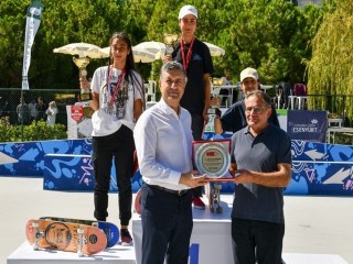 Türkiye kaykay şampiyonları Esenyurt'ta ödüllerini aldı