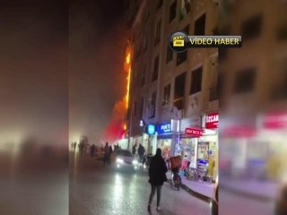 Esenyurt'ta lokantanın bacası alev alev yandı