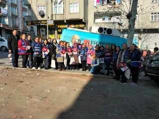 CHP’li kadınlar mahallelere umudu taşıyor