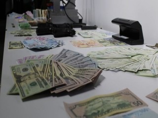 Esenyurt'ta sahte döviz operasyonu: Balya balya dolar ele geçirildi
