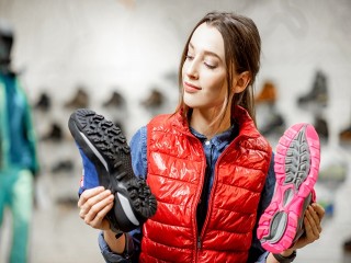 Doğru İç Mekân Spor Ayakkabısını Seçmek: Performans ve Konfor İçin Bir Rehber