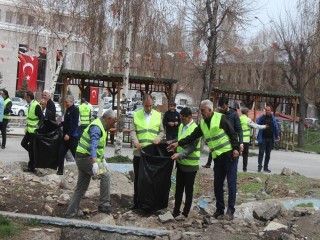 Faruk Demir: Oy vermeyen personeli çöpe verdi!