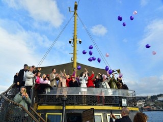 Gökyüzünde kanser balonlarıyla farkındalık yaratıldı