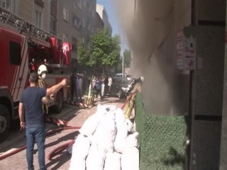 Esenyurt’ta akli dengesini yitiren kadın, evini taşladı ve ateşe verdi