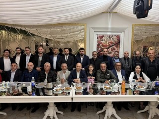 Karatay dostlarıyla iftar sofrasında buluştu