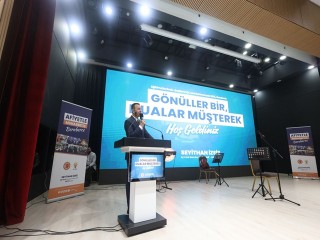 Seyithan İzsiz’den Dikkat Çeken Çıkış: “Bu Sofralarda Siyaset Değil, Kardeşlik Konuşulur”