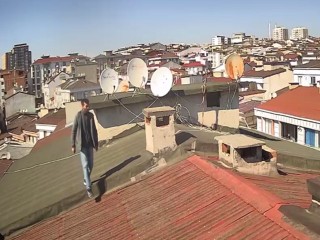 Esenyurt’ta akılalmaz yöntem: Çatıdan girip asansör parçalarını çaldı