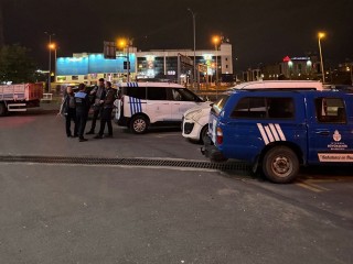 Esenyurt'ta Gece Yarısı Tabela Operasyonu Esnafı Ayağa Kaldırdı