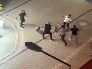 Esenyurt’ta Yabancı Uyruklu Şahısların Kavgası Kameraya Yansıdı