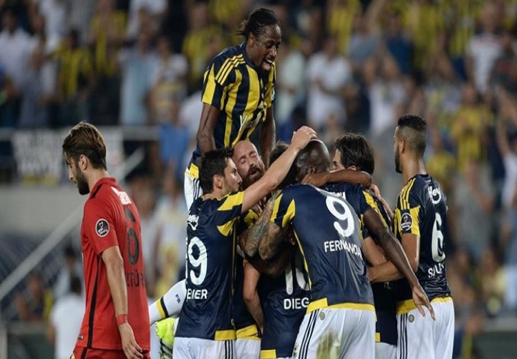 Fenerbahçe Eskişehirspor'u ilk yarının sonunda gelen gollerle 2-0 yendi