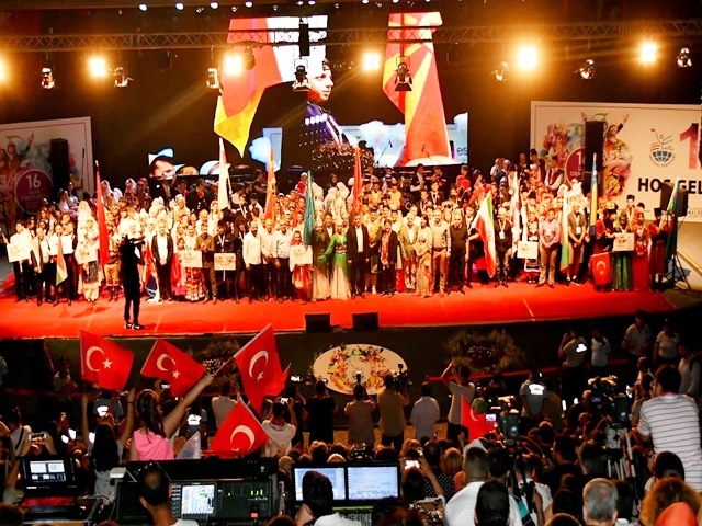 Barış ve Kardeşlik festivalinde muhteşem final