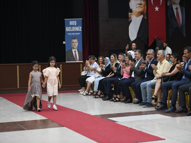 Esenyurtlu kadınlar hem tasarladı hem sergiledi