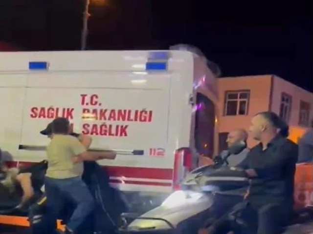 Esenyurt'ta 112 sağlık ekibini tekme tokat dövdüler! İnfiale neden olan görüntüler