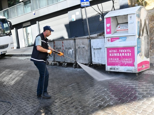 Esenyurt'ta Temizlik Seferberliği: Ekipler Gece Gündüz Çalışıyor