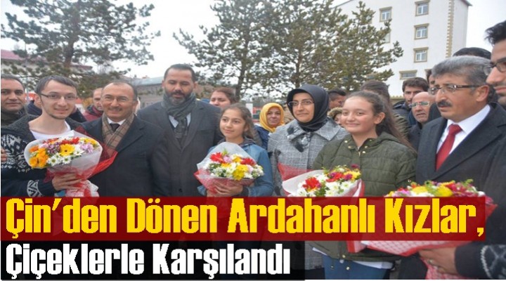 Çin'den Dönen Ardahanlı Kızlar, Çiçeklerle Karşılandı