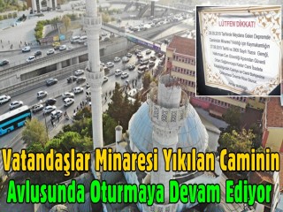 Vatandaşlar Minaresi Yıkılan Caminin Avlusunda Oturmaya Devam Ediyor