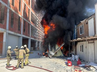 Esenyurt'ta işçilerin kaldığı konteynerde korkutan yangın
