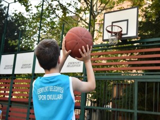 Esenyurt'ta Yaz Spor Okullarında Geleceğin Yetenekleri Keşfediliyor