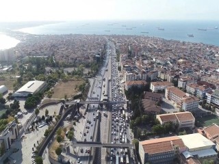 Metrobüs hattındaki çalışma trafiği kilitledi