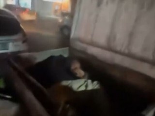 Beylikdüzü’de Mahalleli park sapığını çöpe attı: Gündem olan görüntüler!