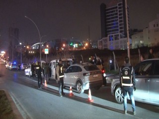 Esenyurt'ta Sahte Polis Kıyafetiyle Yakalanan Şüpheliler Gözaltında