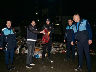 Esenyurt’ta Çöpten Servet Çıktı: 1 Milyon 200 Bin TL’lik Altın Sahibine Teslim Edildi!
