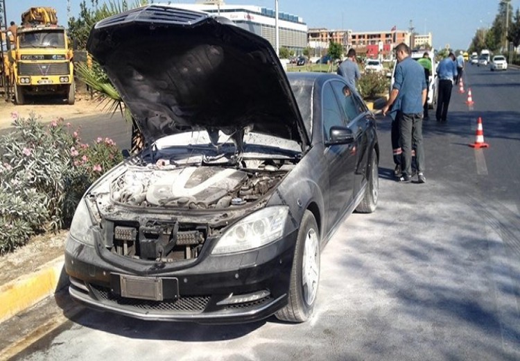 Dışişleri eski Bakanı Mevlüt Çavuşoğlu'nun makam aracı alev aldı